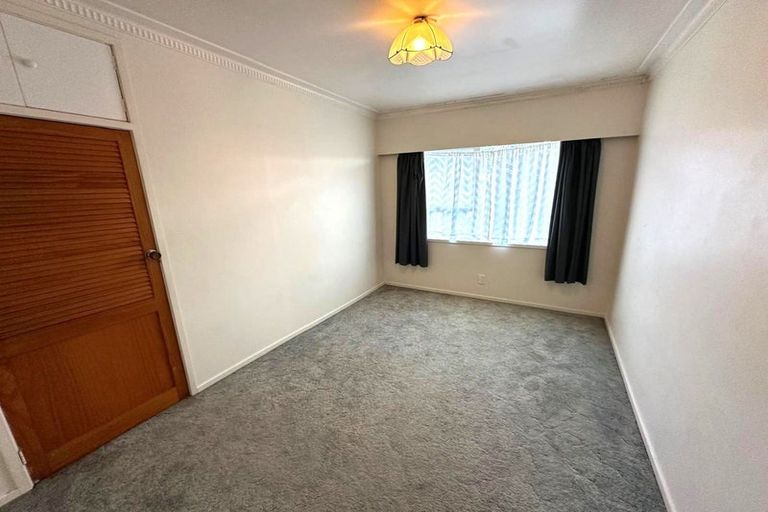 Photo of property in 4 Takapu Street, Henderson, Auckland, 0612