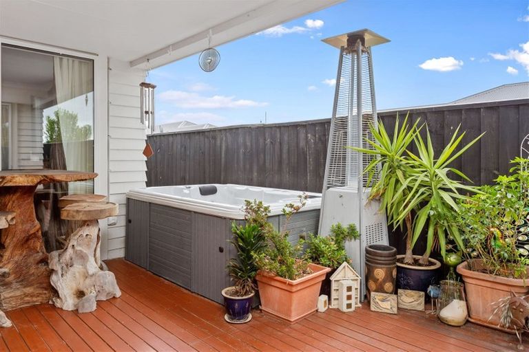 Photo of property in 13 Pounamu Place, Pegasus, 7612