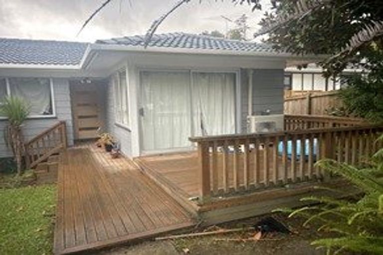 Photo of property in 16 Jenanne Place, Totara Vale, Auckland, 0629