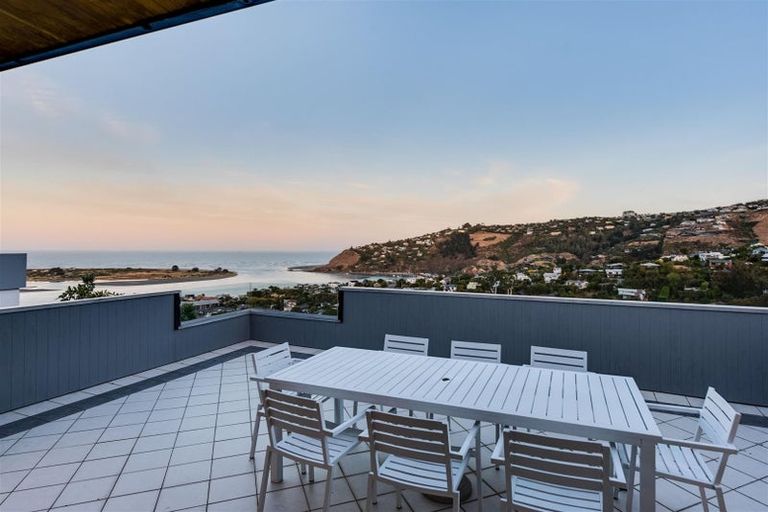 Photo of property in 25 Challenger Lane, Redcliffs, Christchurch, 8081