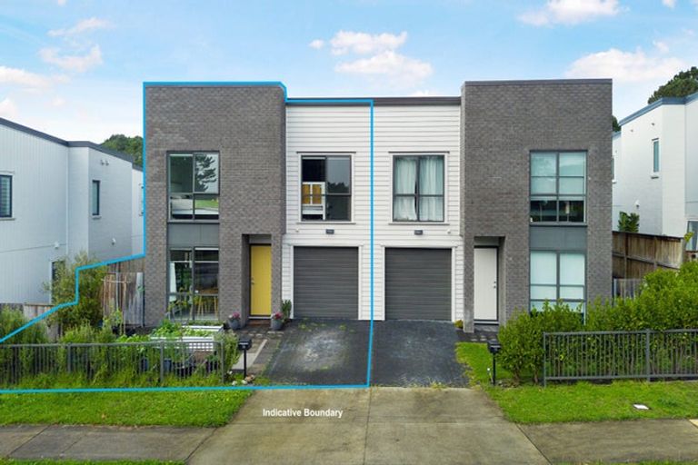 Photo of property in 16 Waimoana Close, Massey, Auckland, 0614