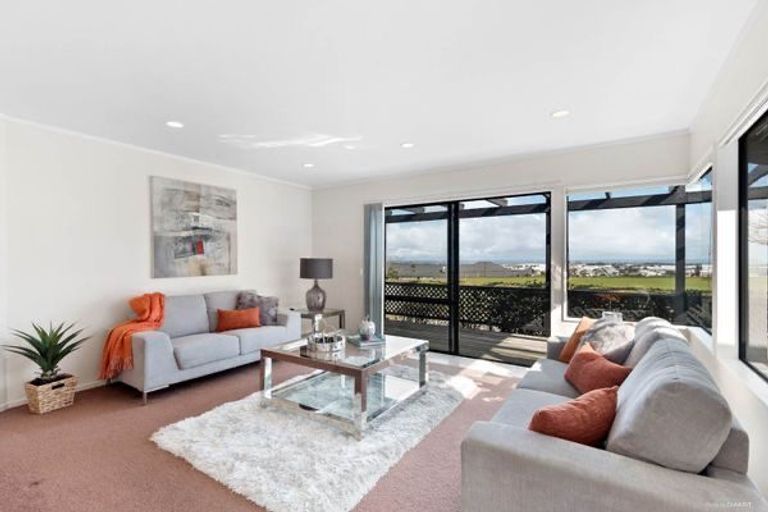 Photo of property in 16a Wilisa Rise, Goodwood Heights, Auckland, 2105