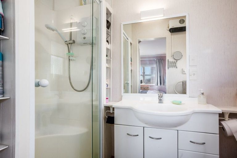 Photo of property in 48 Kiriwai Road, Paremata, Porirua, 5024