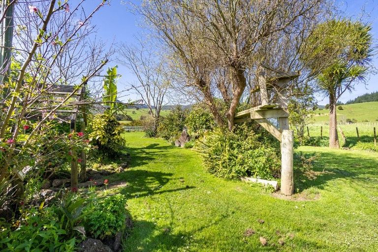 Photo of property in 124 Opouteke Road, Kaihu, 0379