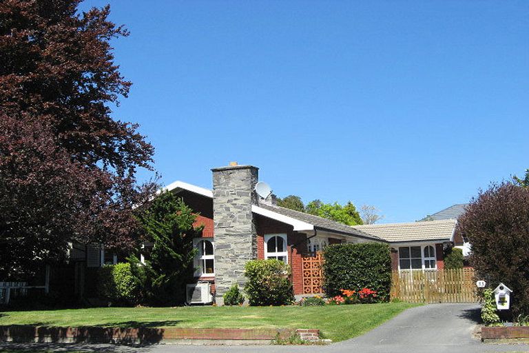 Photo of property in 33 Arlington Street, Burnside, Christchurch, 8053