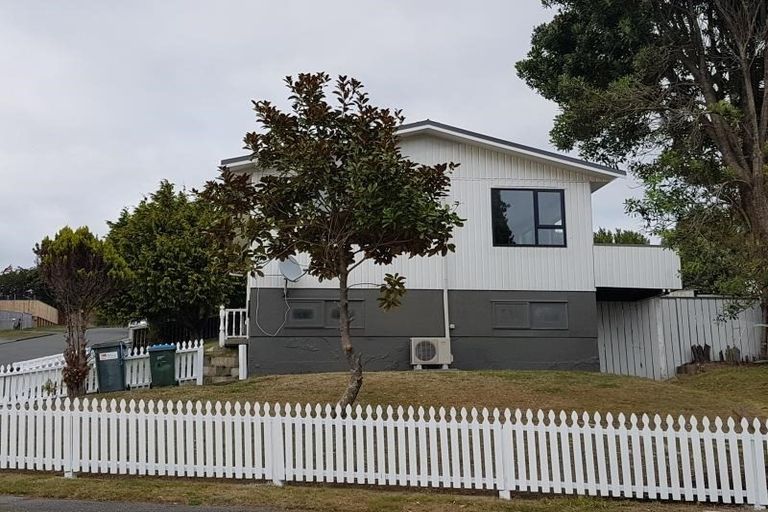 Photo of property in 2 Quinn Grove, Ranui, Porirua, 5024