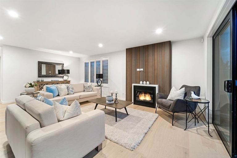 Photo of property in 2/47 Rangitoto Terrace, Milford, Auckland, 0620