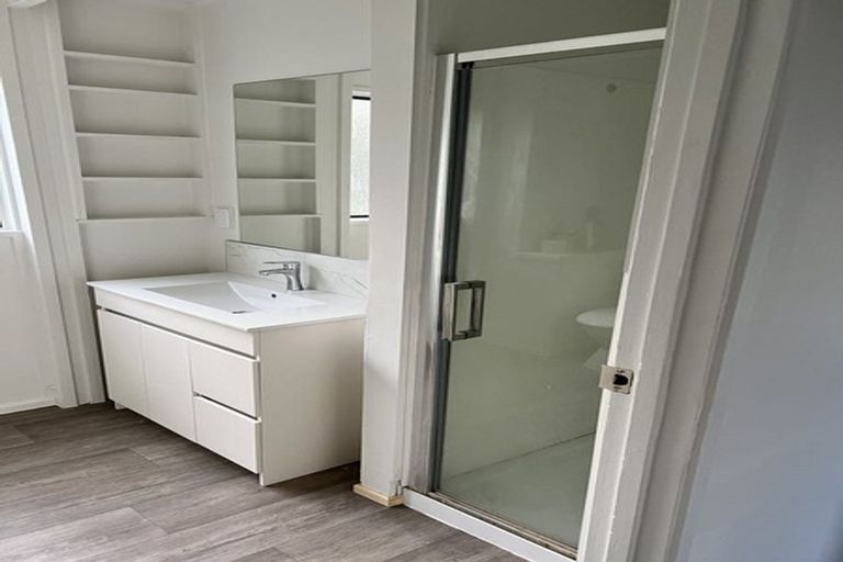 Photo of property in 15 Oreil Avenue, West Harbour, Auckland, 0618