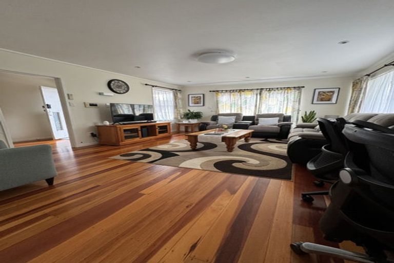 Photo of property in 29 Judkins Crescent, Cockle Bay, Auckland, 2014