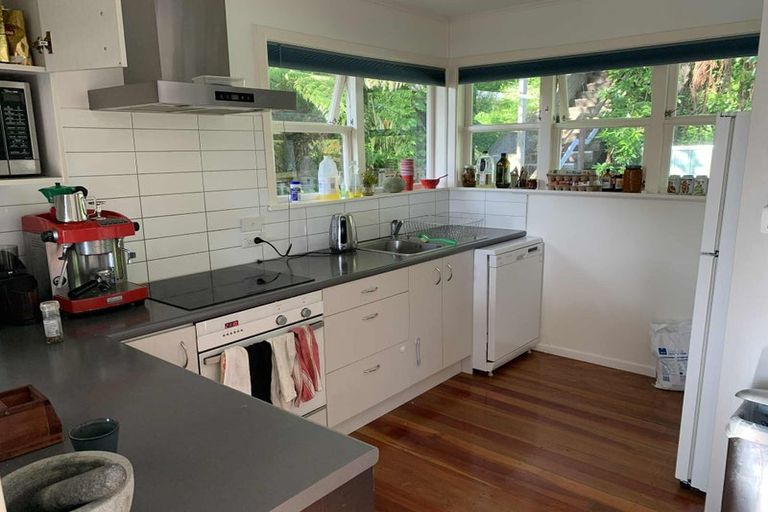 Photo of property in 20 Bedford Street, Northland, Wellington, 6012