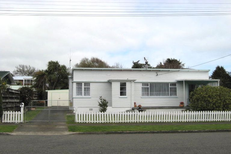 Photo of property in 4 Montgomery Street, Levin, 5510