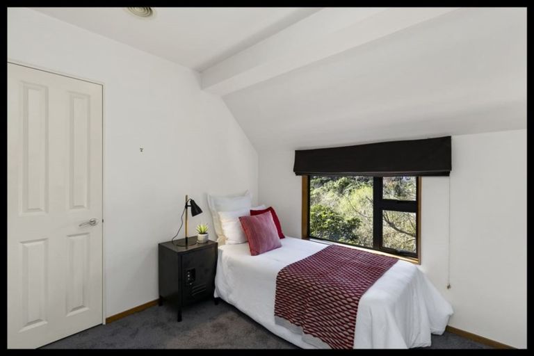 Photo of property in 32 Silverstream Road, Crofton Downs, Wellington, 6035