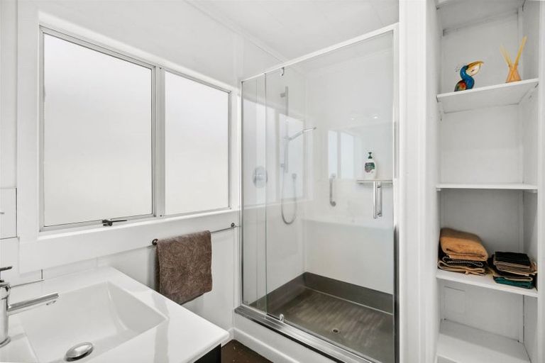 Photo of property in 4 Shearer Drive, Oakura, 4314