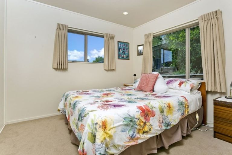 Photo of property in 8 Falstone Lane, Browns Bay, Auckland, 0630