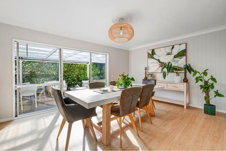 Photo of property in 19 Esther Place, Red Beach, 0932