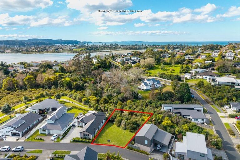 Photo of property in 8 Odlin Lane, Red Beach, 0932