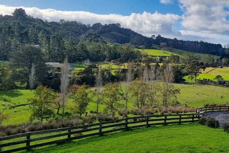 Photo of property in 384 Pine Valley Road, Dairy Flat, Silverdale, 0992