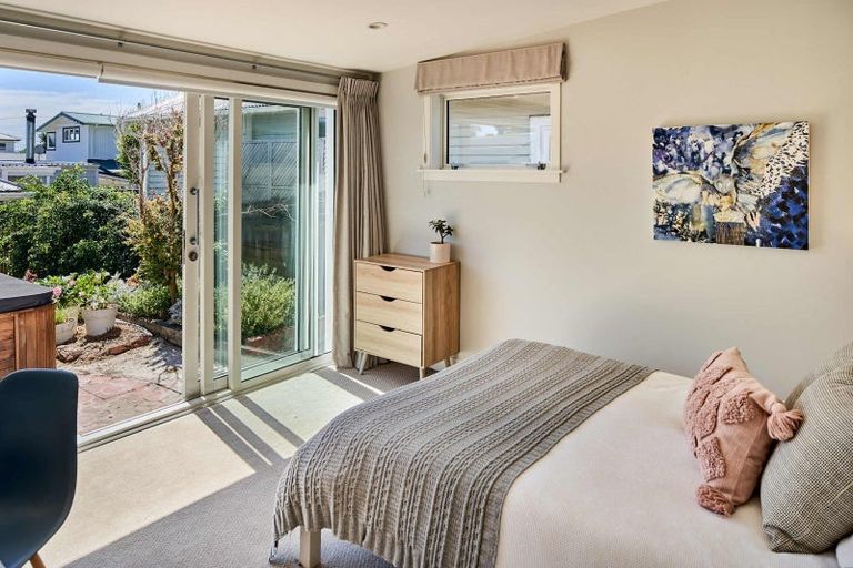 Photo of property in 386 Muritai Road, Eastbourne, Lower Hutt, 5013