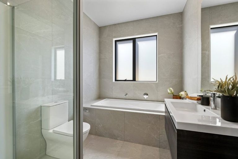 Photo of property in 32b Kukuwai Avenue, Red Beach, 0932