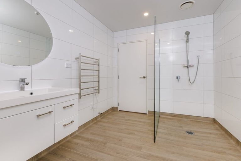 Photo of property in 305/9 East Street, Papakura, 2110