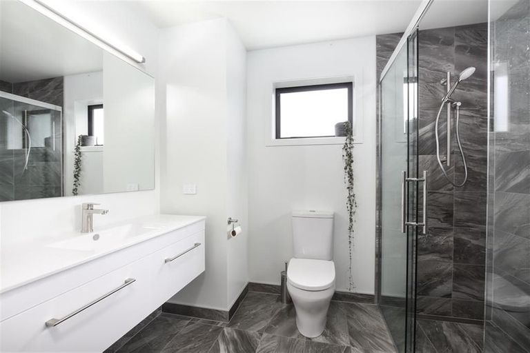 Photo of property in 51 Glendevon Place, Vauxhall, Dunedin, 9013