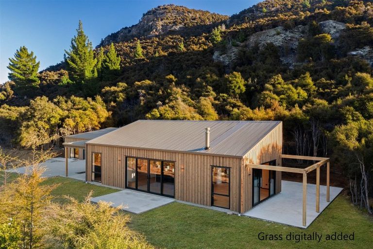Photo of property in 10 Goldie Lane, Albert Town, Wanaka, 9305