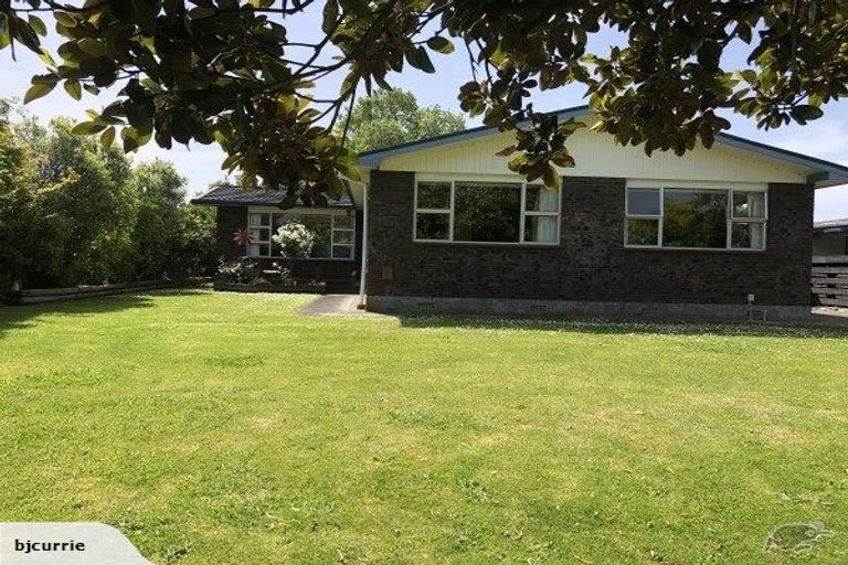 Photo of property in 60 John F Kennedy Drive, Milson, Palmerston North, 4414