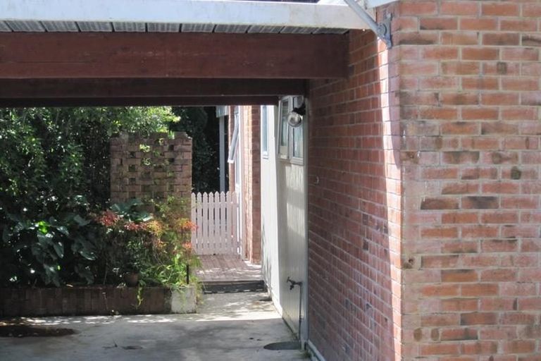 Photo of property in 2/76 Glenvar Road, Torbay, Auckland, 0630