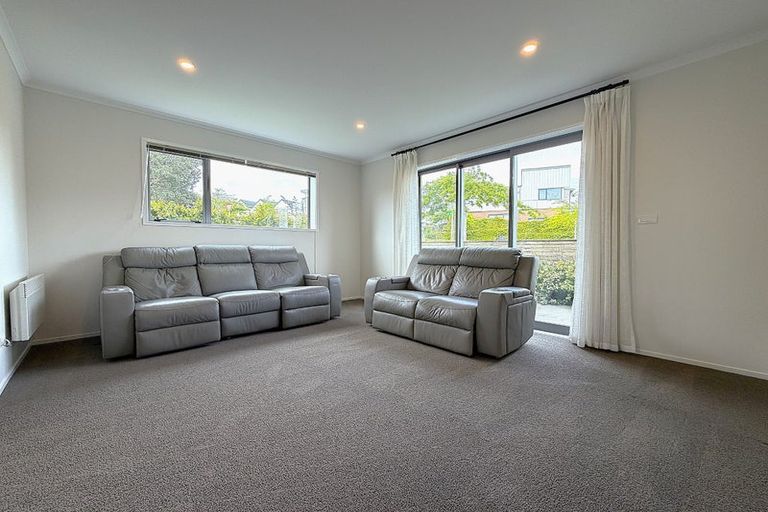 Photo of property in 63 Te Oneroa Way, Long Bay, Auckland, 0630