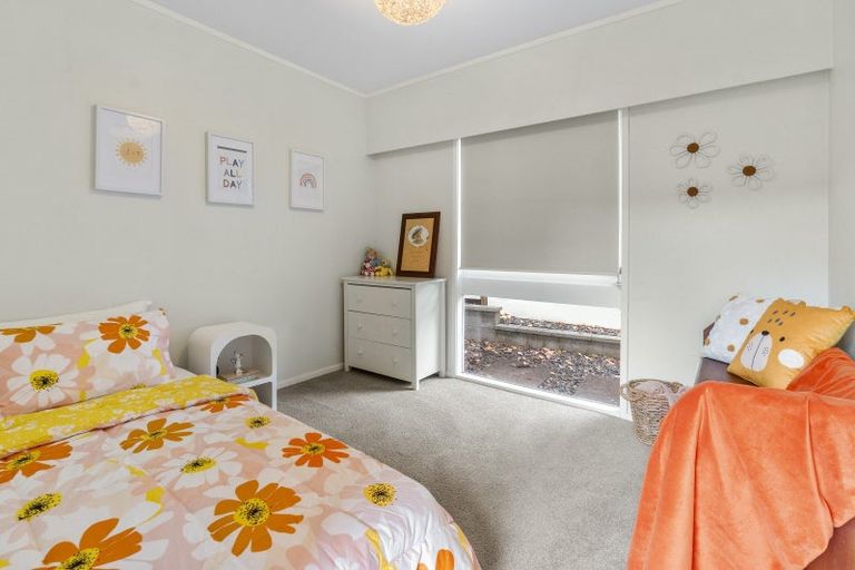 Photo of property in 28 Himalaya Drive, Half Moon Bay, Auckland, 2012