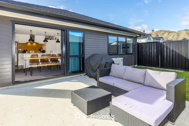 Photo of property in 18 Castletown Street, Wallaceville, Upper Hutt, 5018