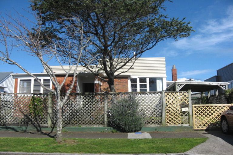 Photo of property in 12 Cornwall Street, Brooklands, New Plymouth, 4310