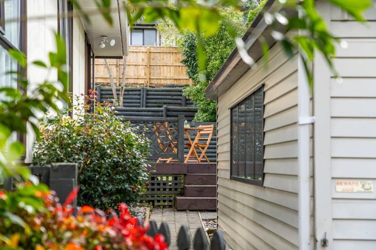 Photo of property in 33 Hartford Crescent, Totara Park, Upper Hutt, 5018