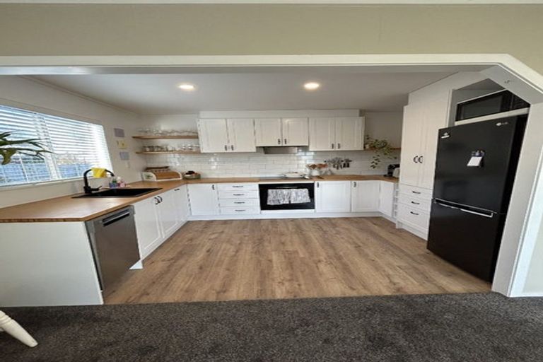 Photo of property in 17 Baillie Crescent, Carterton, 5713