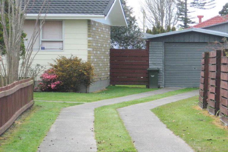 Photo of property in 19 Matipo Place, Edgecumbe, 3120