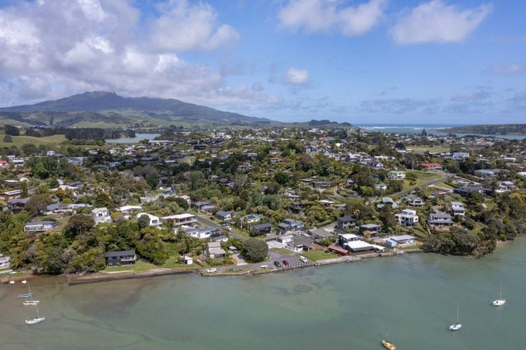 Photo of property in 69 Lorenzen Bay Road, Raglan, 3225