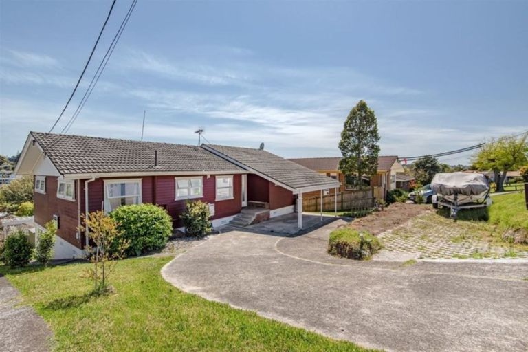 Photo of property in 365 Wairau Road, Totara Vale, Auckland, 0629