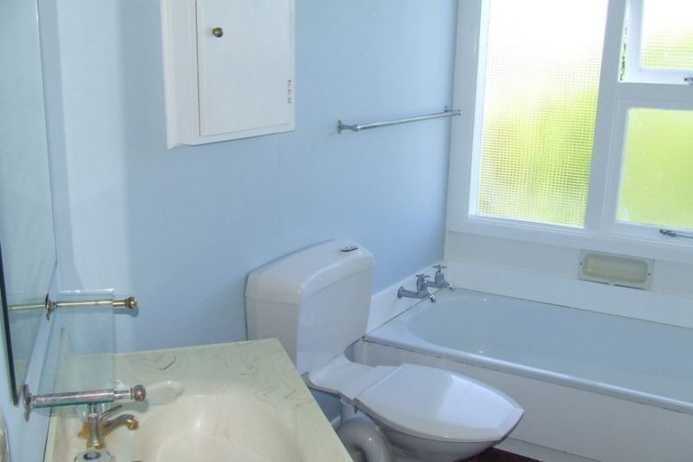 Photo of property in 115 Akaroa Drive, Maupuia, Wellington, 6022