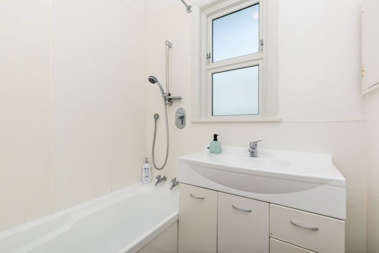 Photo of property in 121 Severn Street, Island Bay, Wellington, 6023