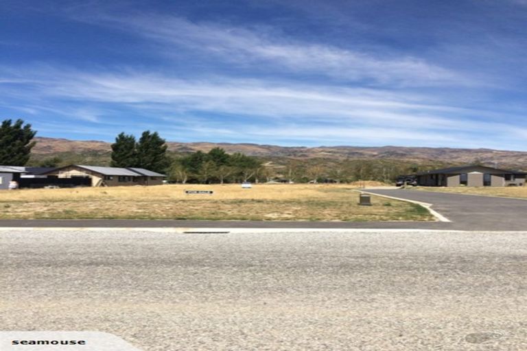 Photo of property in 44 Stratford Drive, Mount Pisa, Cromwell, 9383