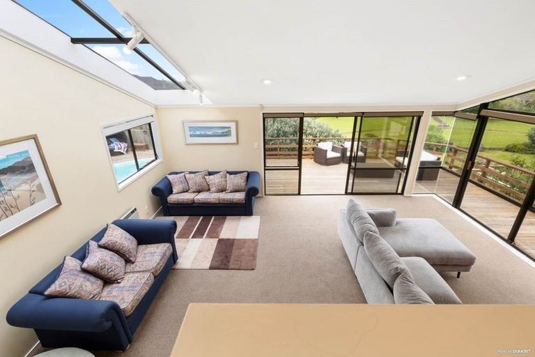 Photo of property in 37 Pigeon Mountain Road, Half Moon Bay, Auckland, 2012