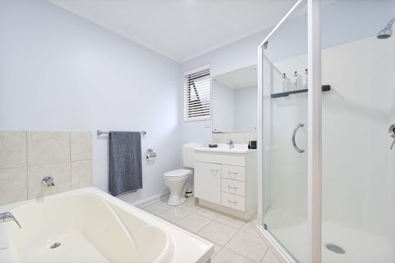 Photo of property in 21 Misty Valley Drive, Henderson, Auckland, 0612