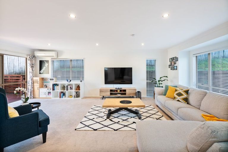 Photo of property in 55 Helleur Road, Massey, Auckland, 0614