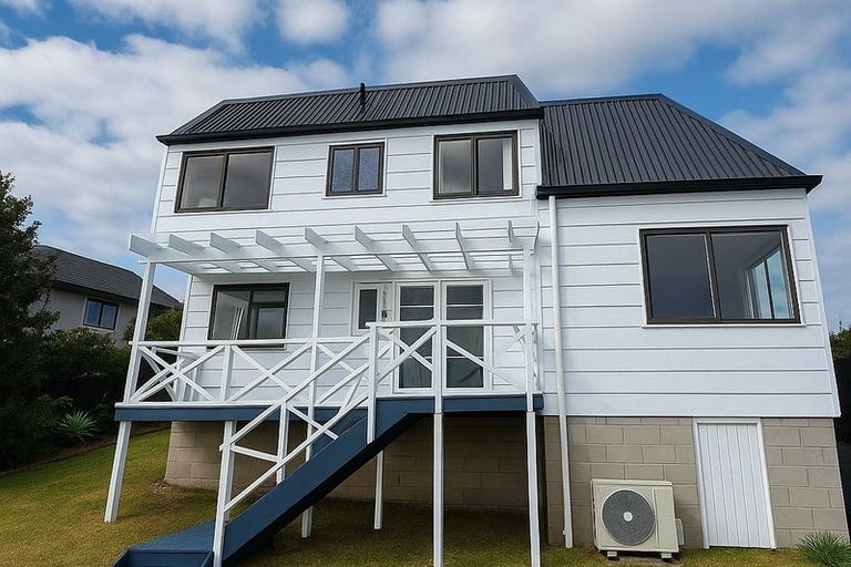 Photo of property in 1/13 Gwenand Place, Botany Downs, Auckland, 2010