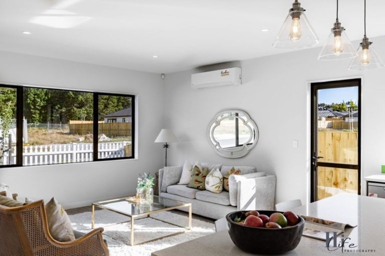 Photo of property in 9 Konoba Avenue, Kumeu, 0810