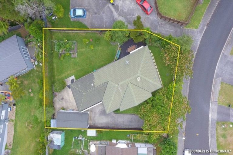 Photo of property in 5 John Webster Place, Glen Eden, Auckland, 0602