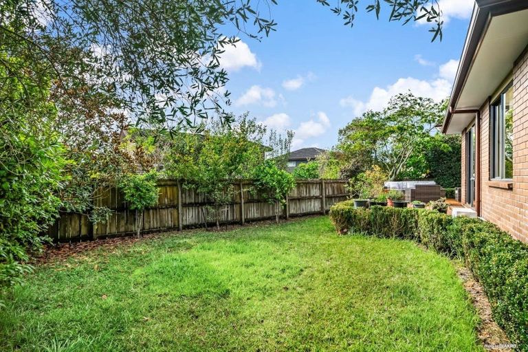 Photo of property in 8 Seamount Drive, Red Beach, 0932