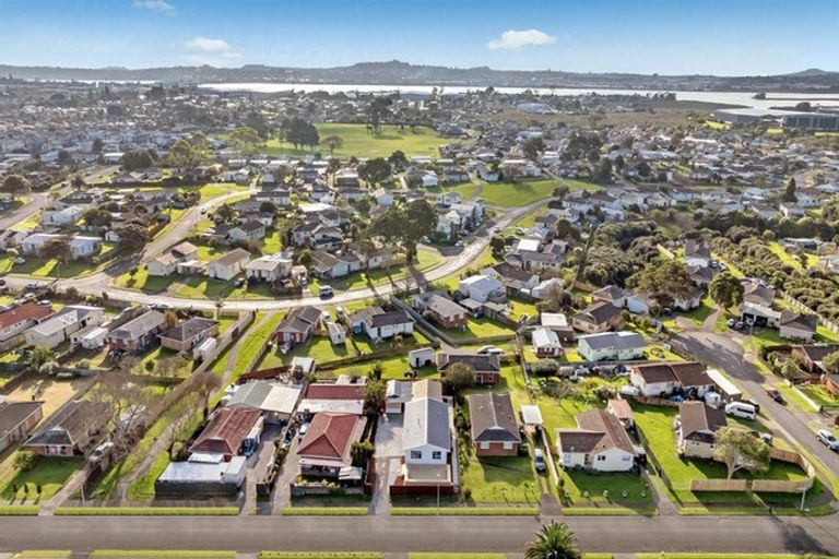 Photo of property in 48 Chelburn Crescent, Mangere East, Auckland, 2024