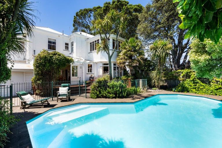 Photo of property in 14 Elizabeth Road, Bluff Hill, Napier, 4110