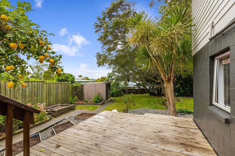 Photo of property in 42 Konini Road, Titirangi, Auckland, 0604